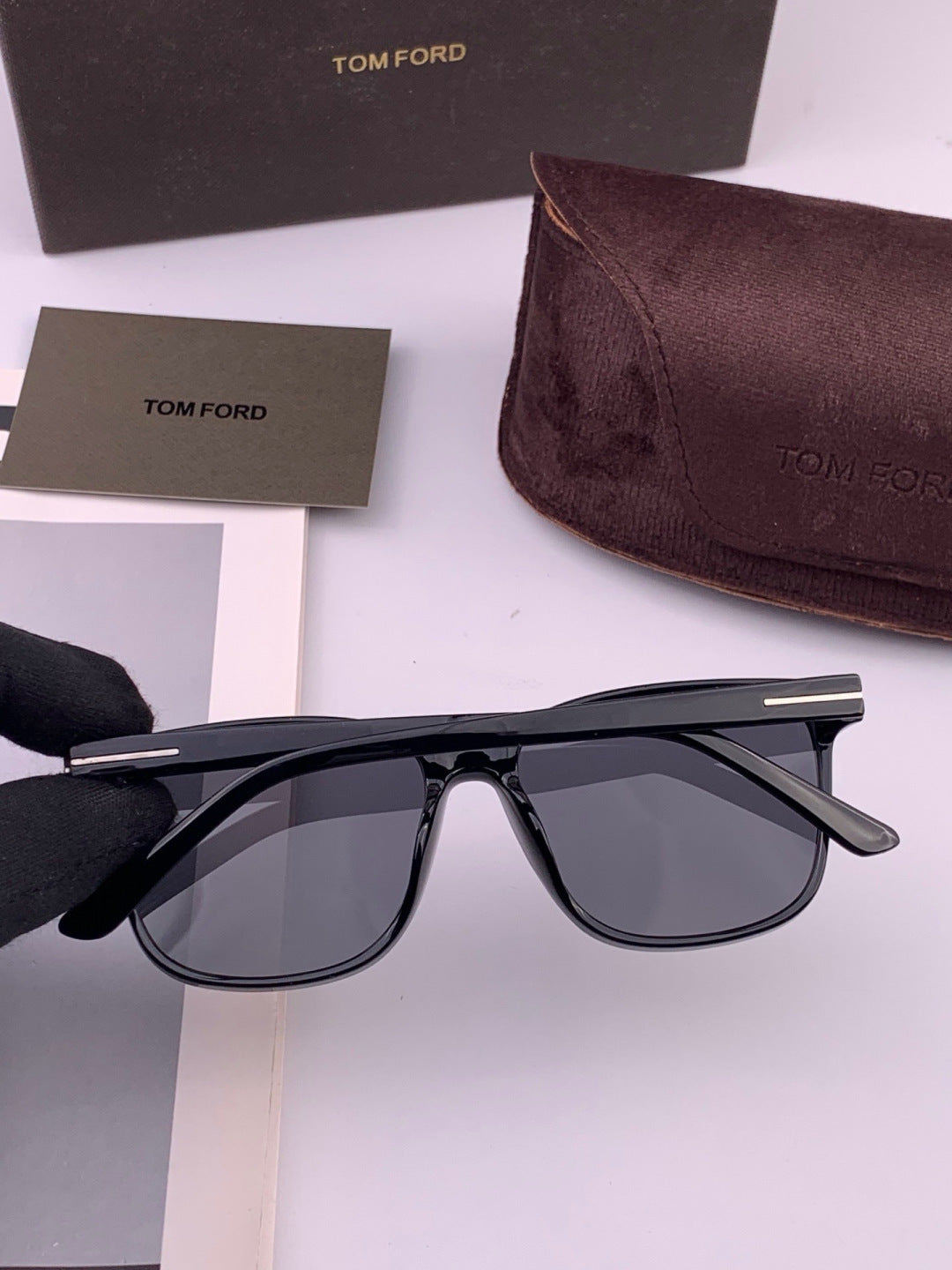 Tom Ford TF3220 Polarized Fashion Black Lens Sunglasses for Men & Women - detail image 4