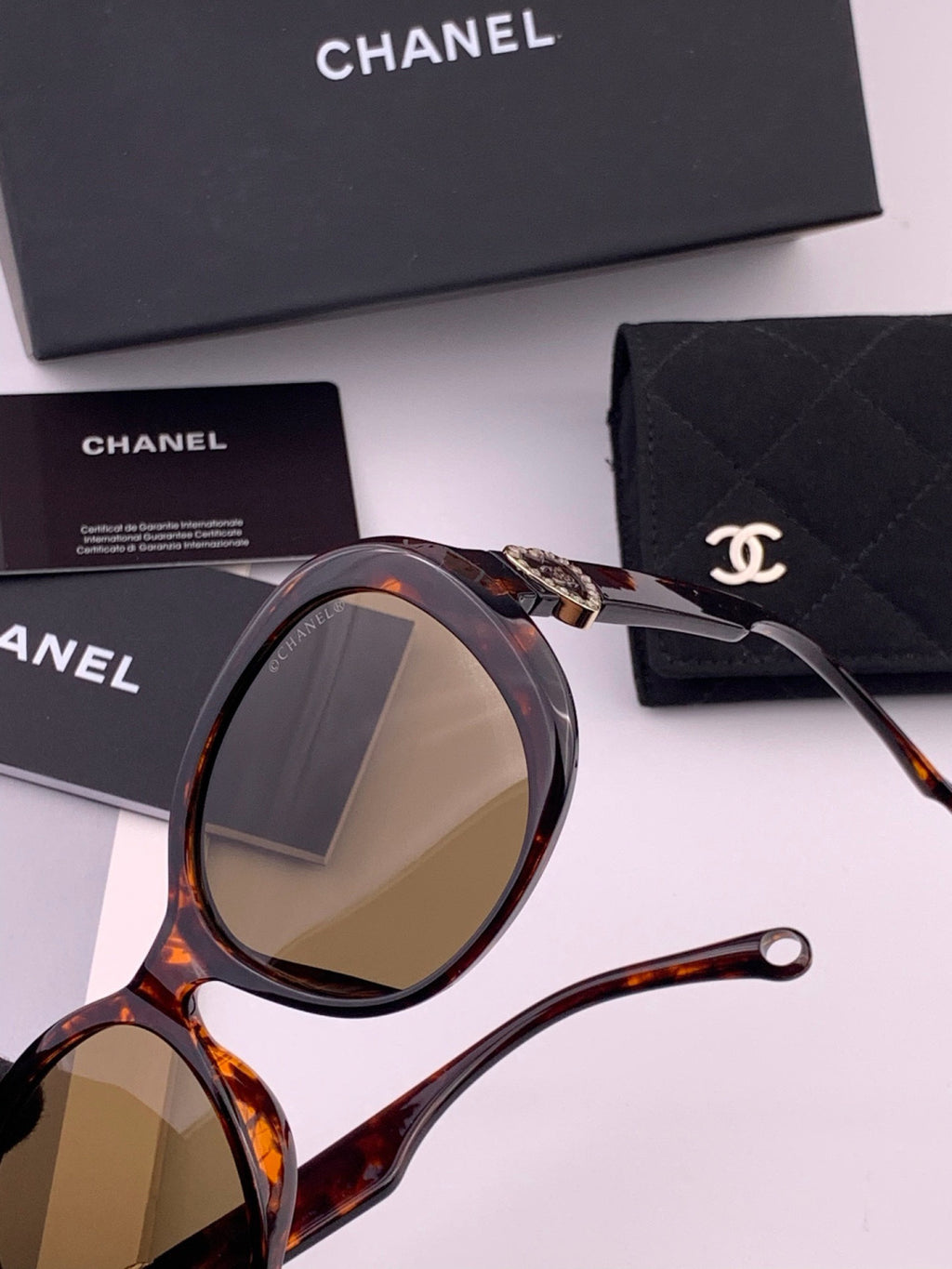 Chanel CH6788 Polarized Oversized Black Lens Sunglasses for Men & Women - detail image 3