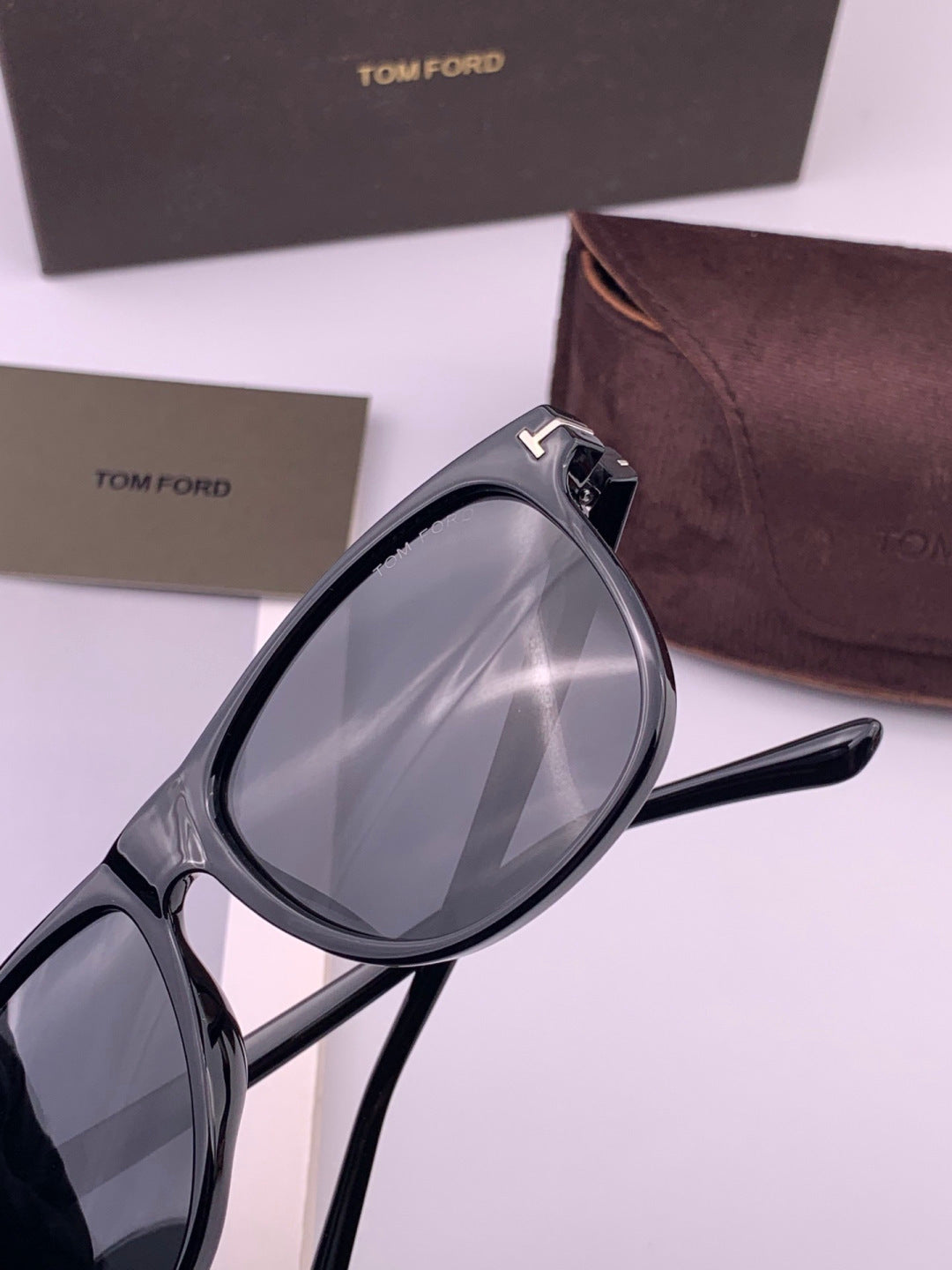 Tom Ford TF6220 Polarized Fashion Gray Lens Sunglasses for Men & Women - detail image 5