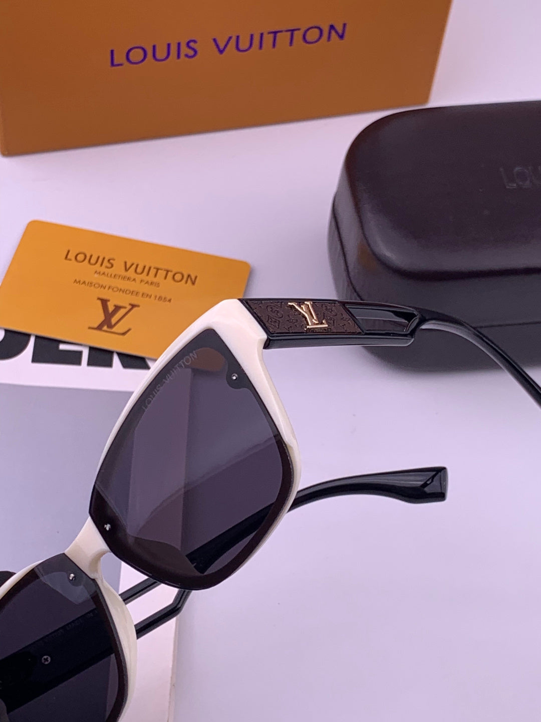 Louis Vuitton L7310 Square Brown Lens Sunglasses for Men & Women - detail image 3