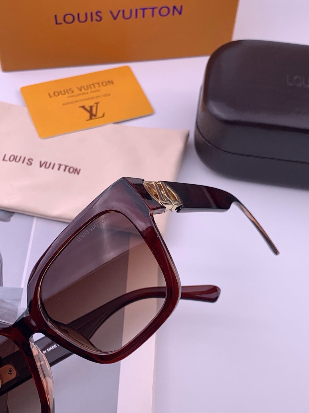 Louis Vuitton L95801 Square Gold Lens Sunglasses for Women - detail image 5