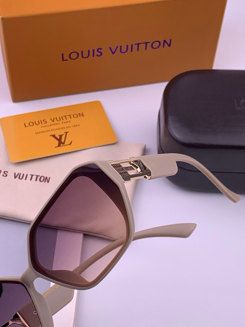 Louis Vuitton L17001 Square Purple Lens Sunglasses for Women - detail image 3