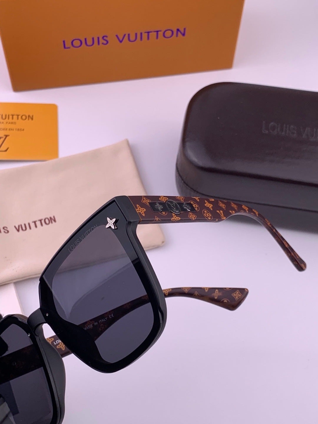 Louis Vuitton L1132 Square Gold Lens Sunglasses for Women - 486191 - detail image 4