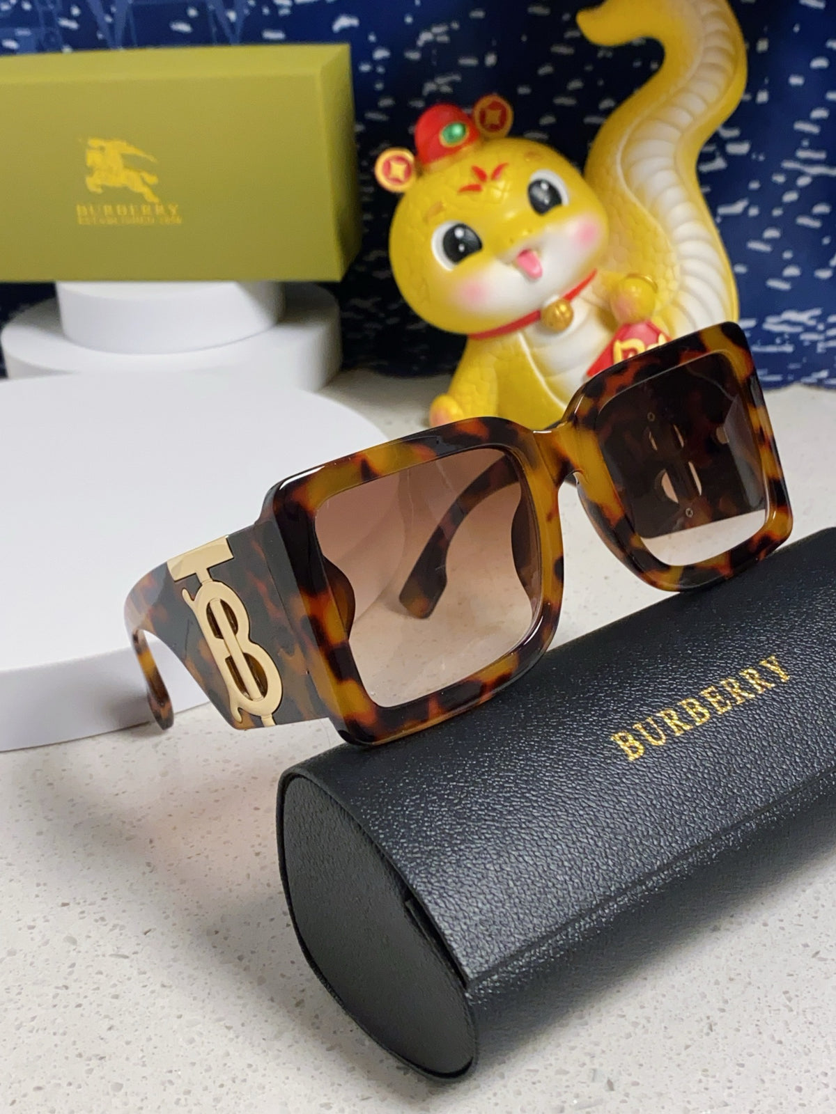 Burberry Oversized Brown Lens Sunglasses for Men & Women - 416032 - detail image 9
