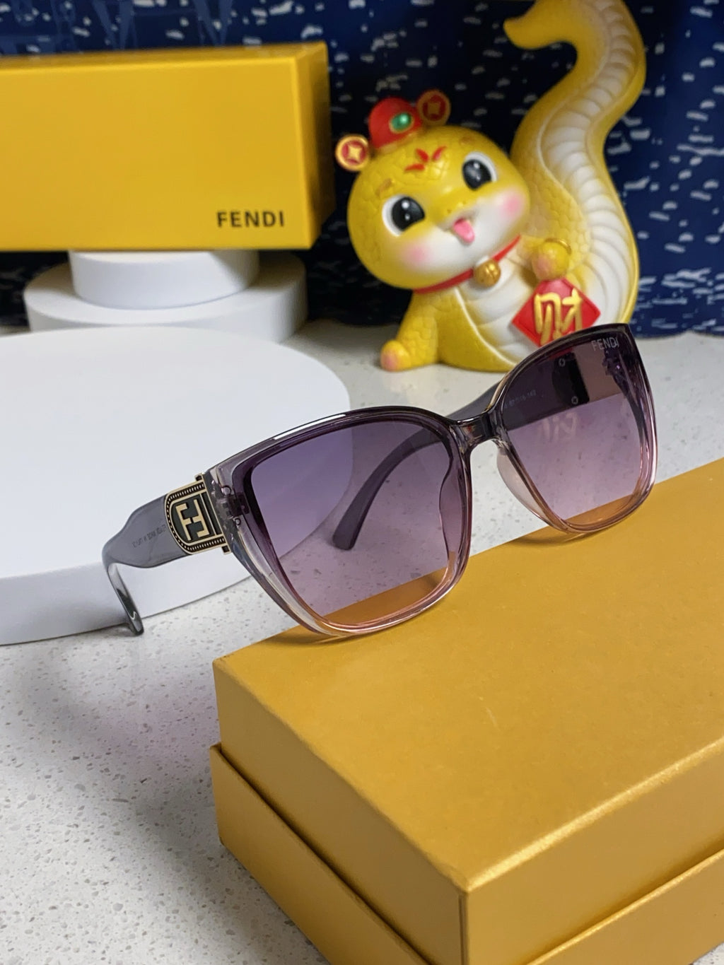 Fendi Polarized Cat-Eye Silver Lens Sunglasses for Men & Women - 416312 - detail image 10