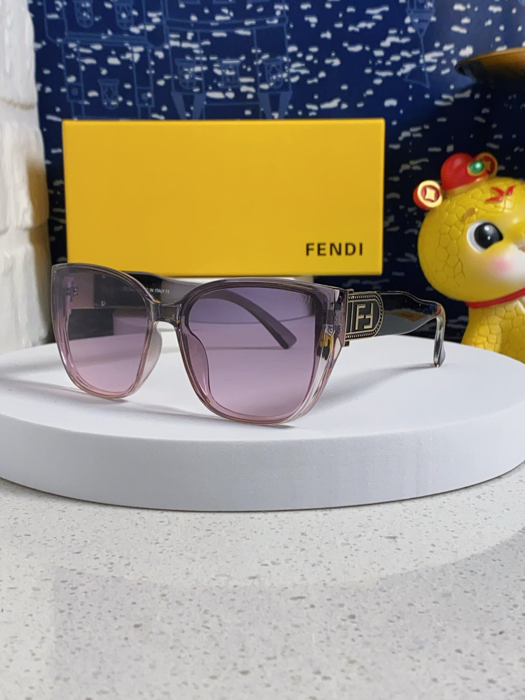 Fendi Polarized Cat-Eye Silver Lens Sunglasses for Men & Women - 416312