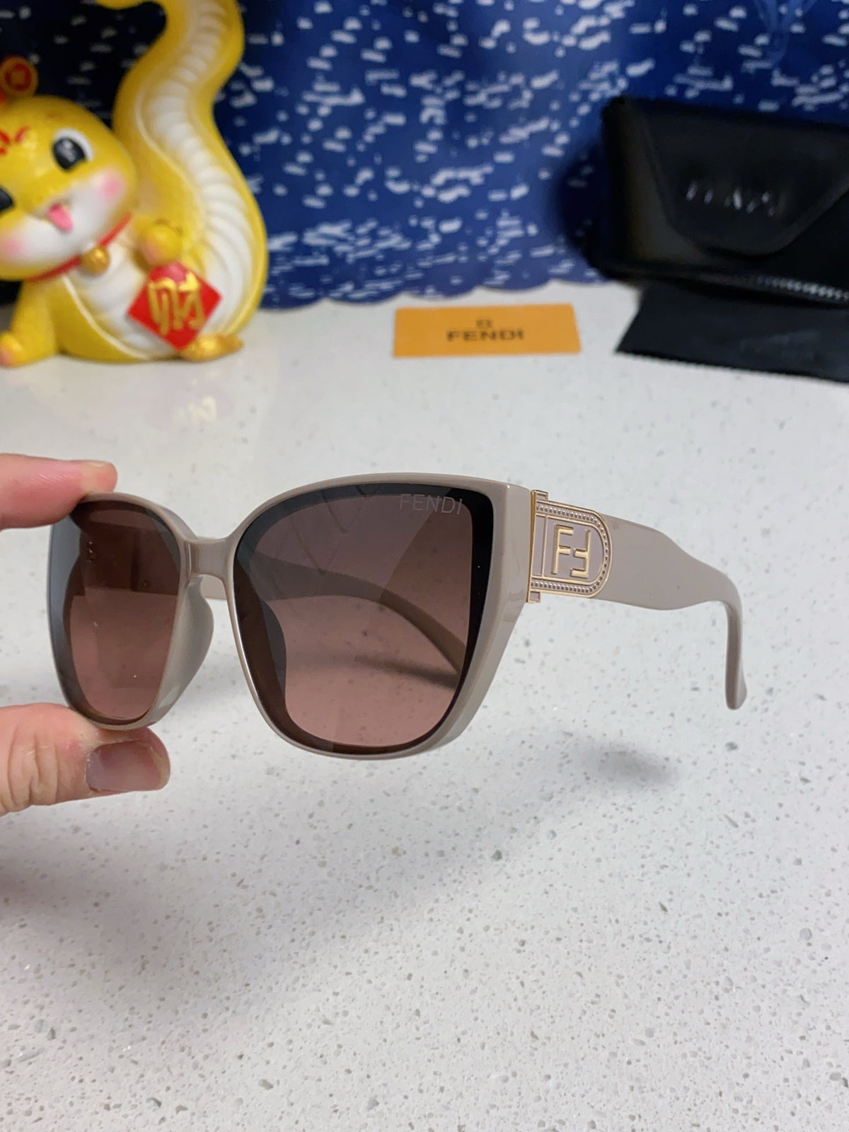 Fendi Polarized Cat-Eye Red Lens Sunglasses for Men & Women - detail image 6
