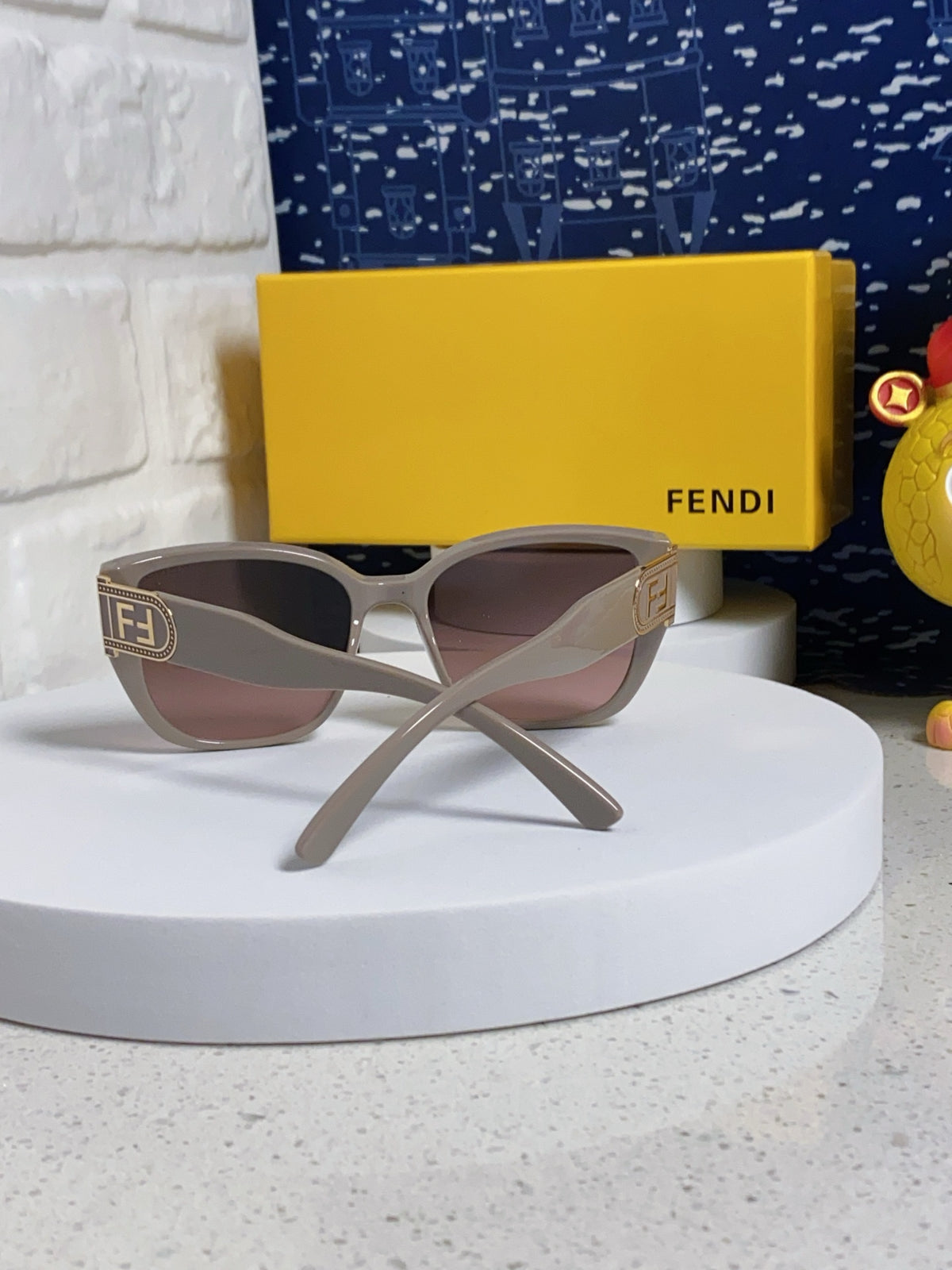 Fendi Polarized Cat-Eye Red Lens Sunglasses for Men & Women - detail image 3