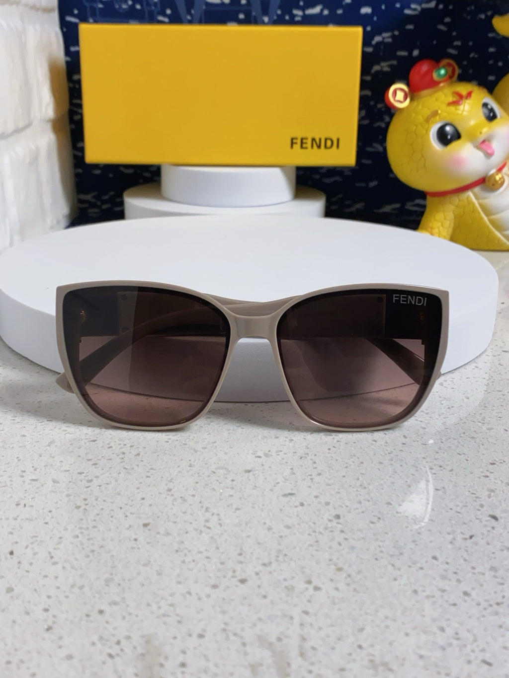 Fendi Polarized Cat-Eye Red Lens Sunglasses for Men & Women - detail image 9
