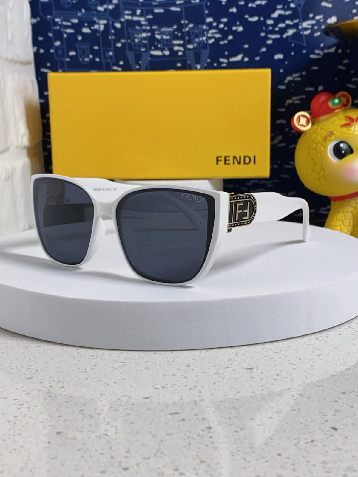 Fendi Polarized Cat-Eye Silver Lens Sunglasses for Men & Women - 416315