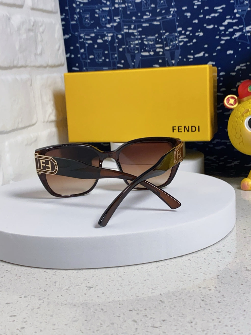 Fendi Polarized Cat-Eye Brown Lens Sunglasses for Men & Women - 416316 - detail image 3