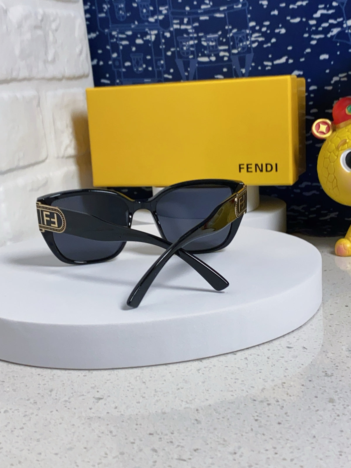 Fendi Polarized Cat-Eye Silver Lens Sunglasses for Men & Women - 416318 - detail image 3