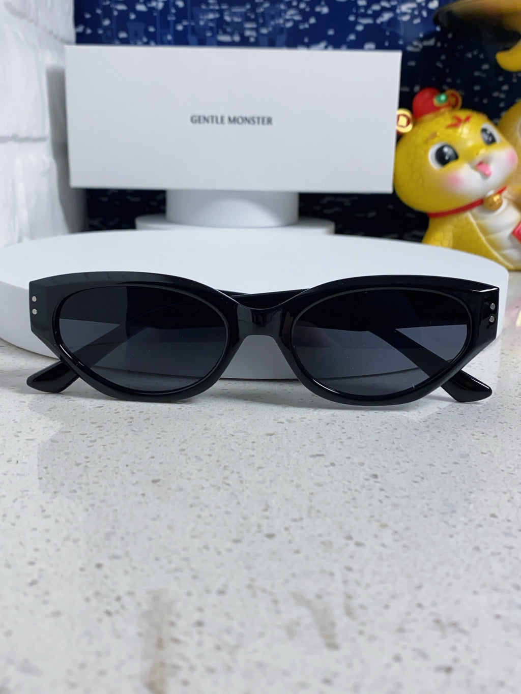Gentle Monster ROCOCO Cat-Eye Black Lens Sunglasses for Men & Women - 432931 - detail image 9
