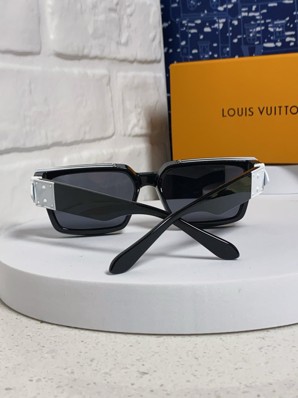Louis Vuitton M96006 Square Silver Lens Sunglasses for Men & Women - 158161 - detail image 3