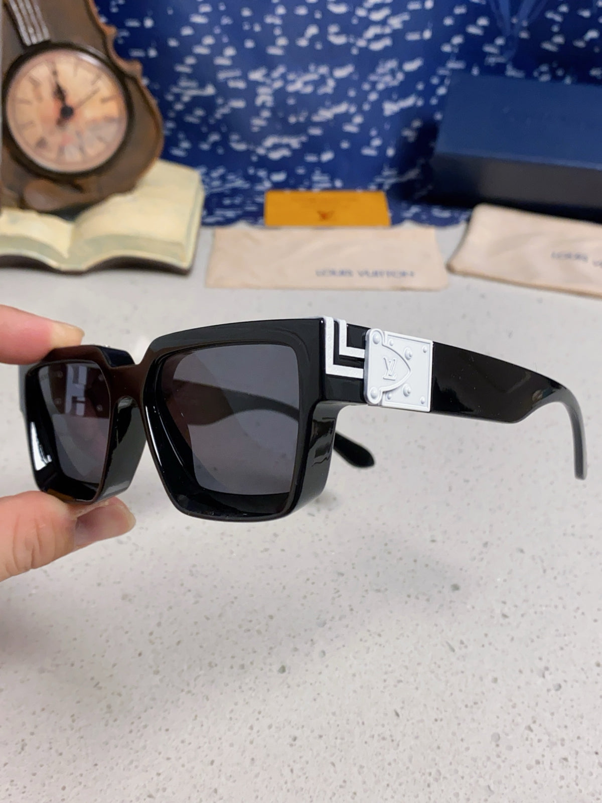 Louis Vuitton M96006 Square Silver Lens Sunglasses for Men & Women - 158161 - detail image 6
