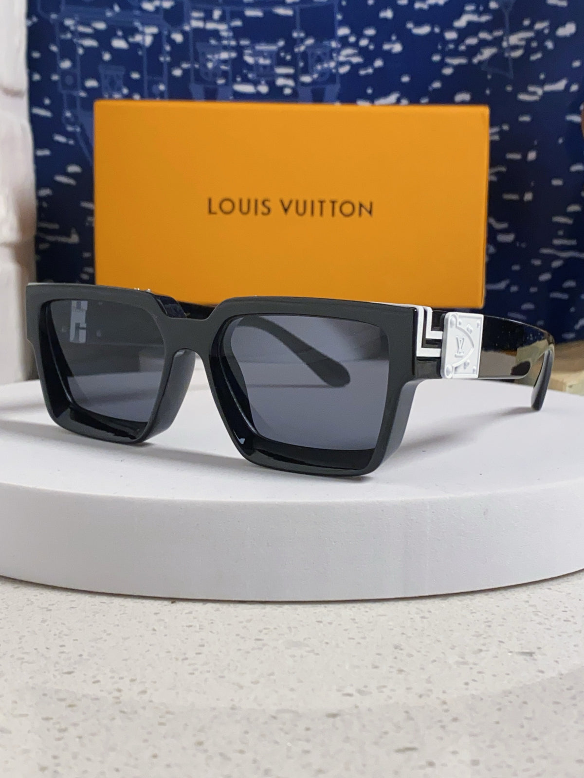 Louis Vuitton M96006 Square Silver Lens Sunglasses for Men & Women - 398250