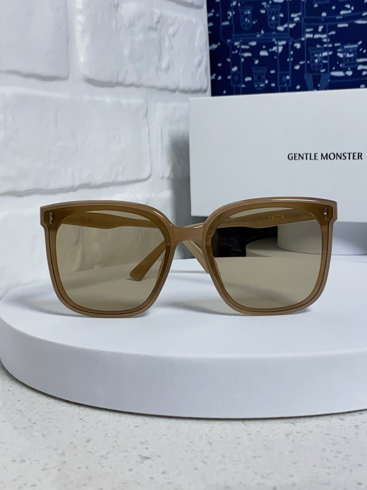 Gentle Monster FIRDA Oversized Gray Lens Sunglasses for Women - detail image 2