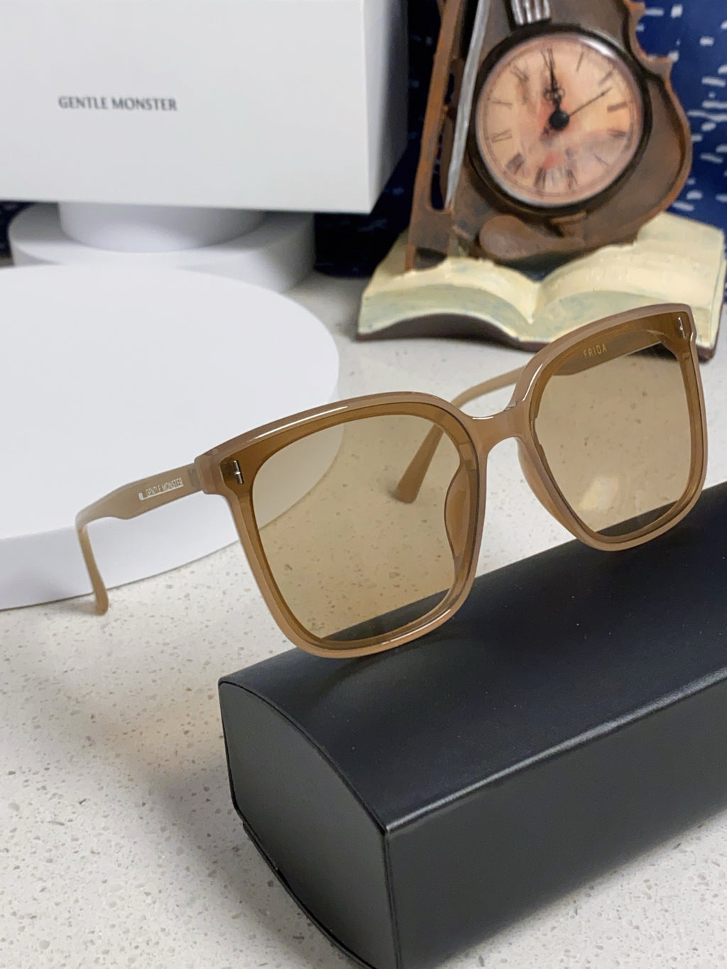 Gentle Monster FIRDA Oversized Gray Lens Sunglasses for Women - detail image 10