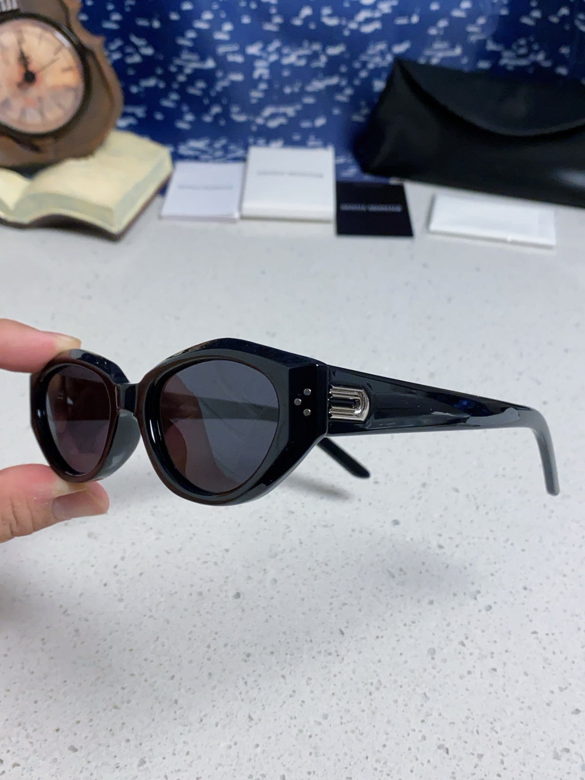 Gentle Monster DADA Cat-Eye Black Lens Sunglasses for Men & Women - 432956 - detail image 6