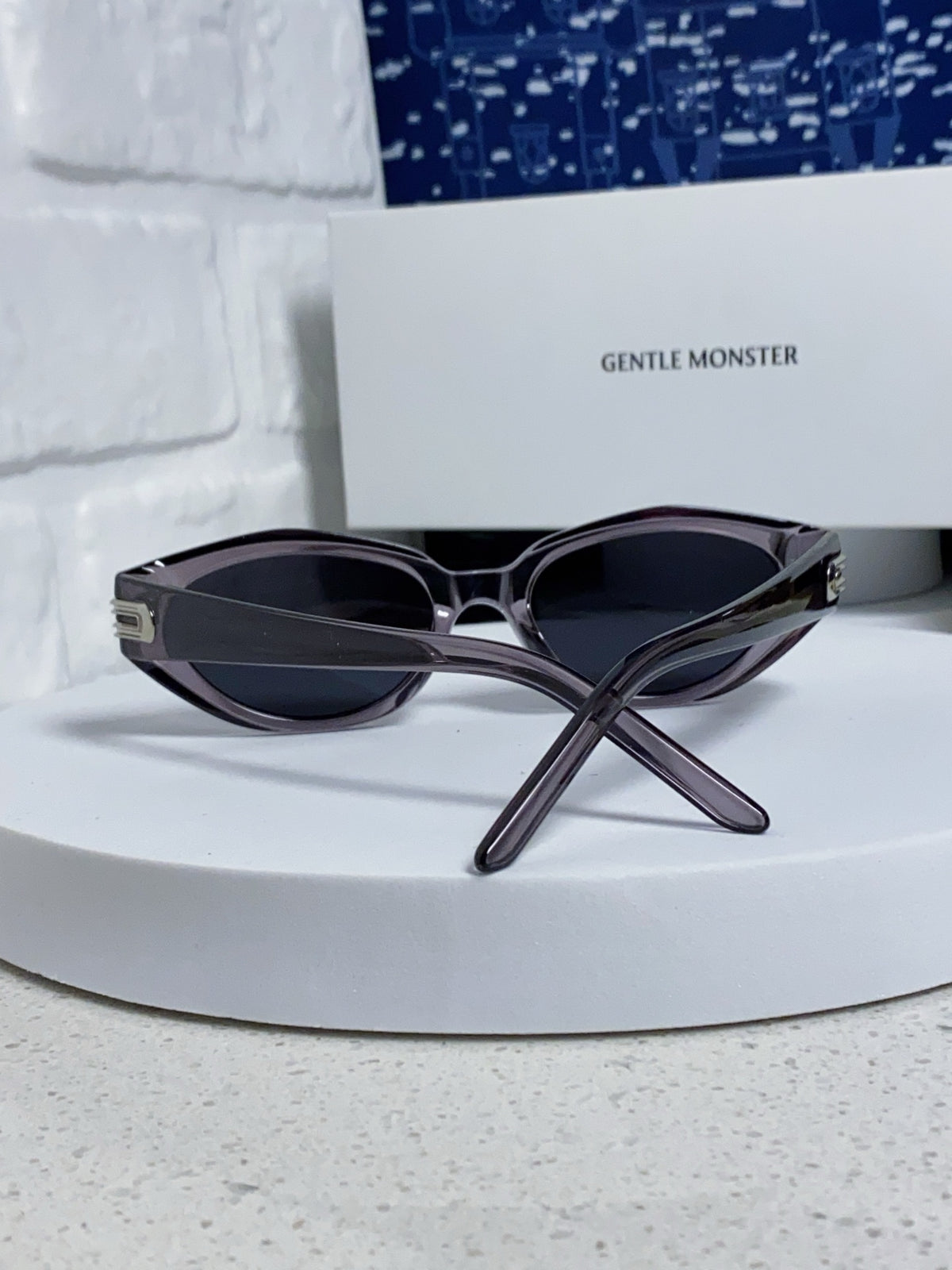 Gentle Monster DADA Cat-Eye Black Lens Sunglasses for Men & Women - 432953 - detail image 3