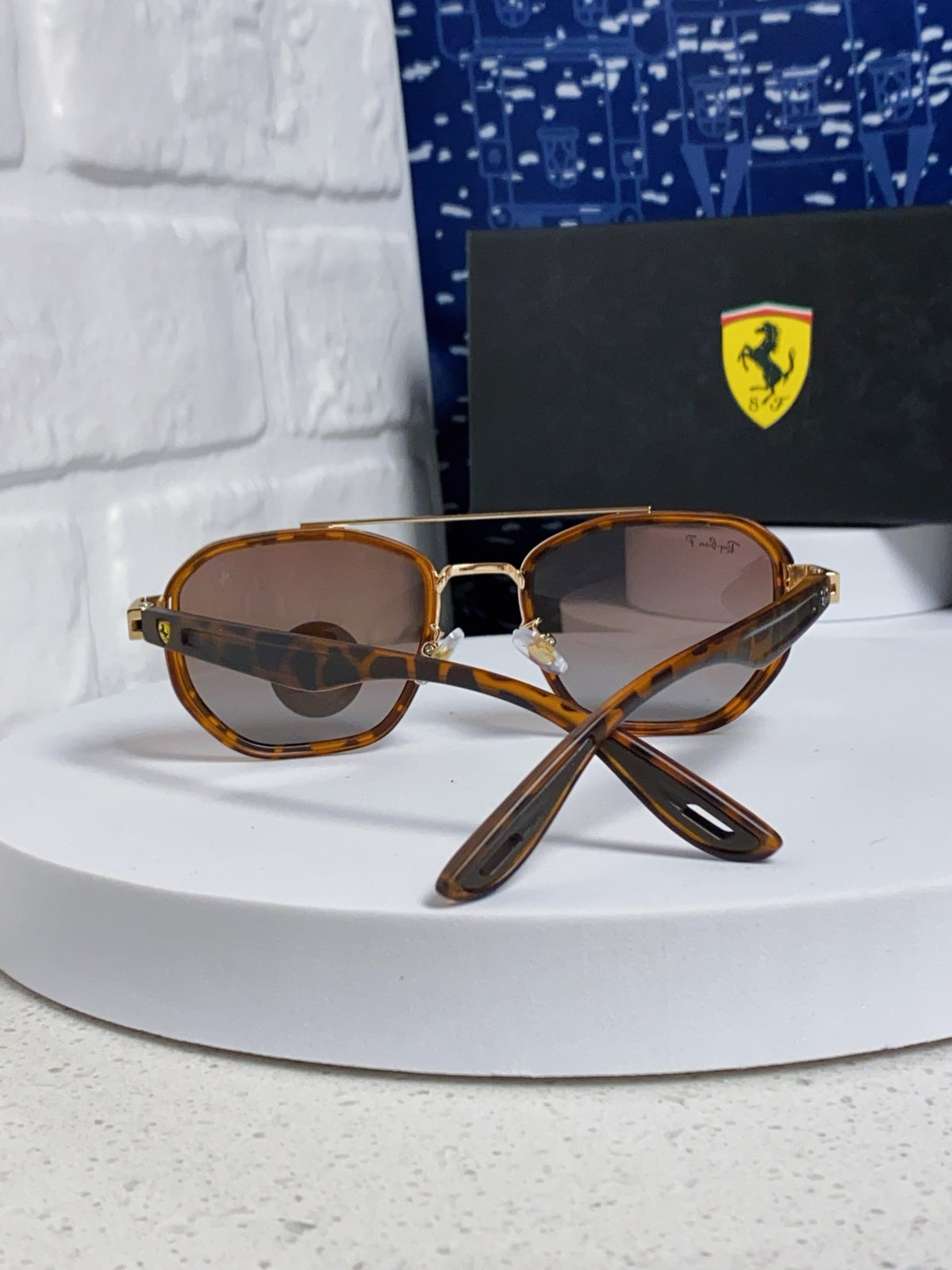 Ray-Ban Polarized Fashion Brown Lens Sunglasses for Men & Women - detail image 3
