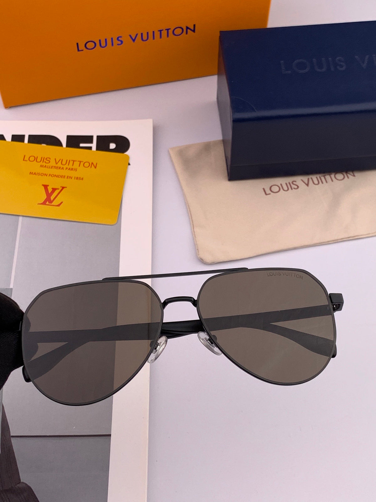 Louis Vuitton L08902 Polarized Aviator Red Lens Sunglasses for Men - 866904 - detail image 2